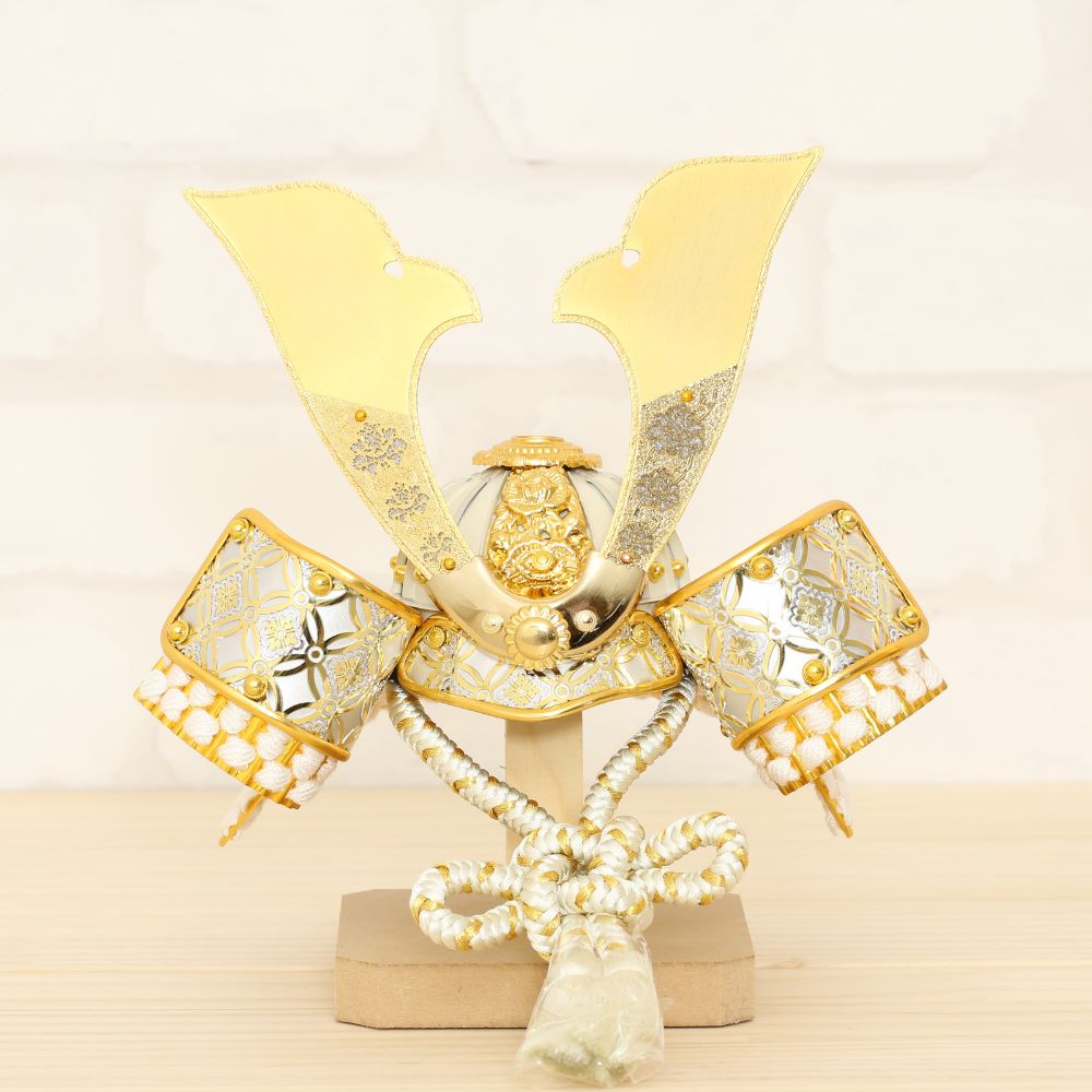 ハンドペイント　モダンアート　漆塗り　兜　端午の節句　飾り　デコレーション Amazon.co.jp: ハンドペイント モダンアート 漆塗り 兜 端午の
