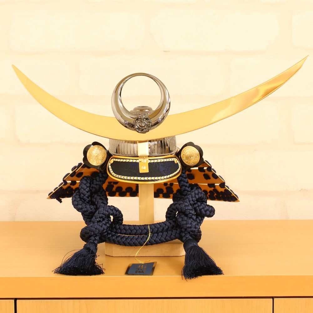 五月人形 コンパクト 兜 兜飾り 武将兜 上杉謙信 横幅40cm 13号兜 上杉