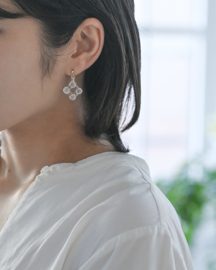 ピアス ネーヴェ