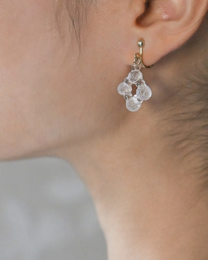 ピアス ネーヴェ