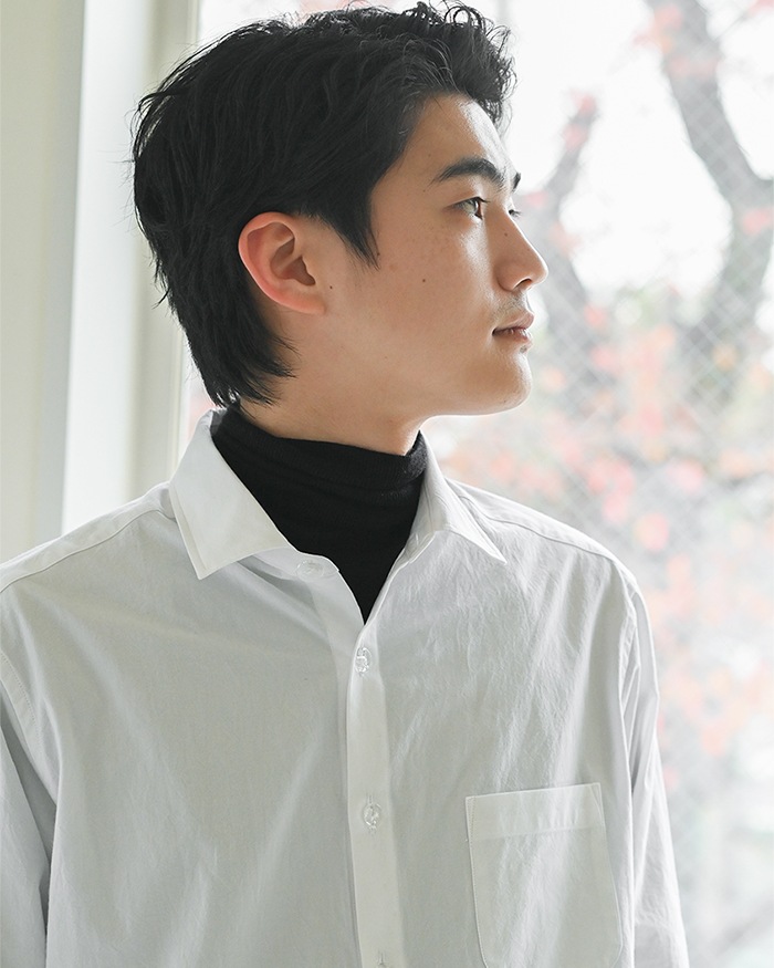 ガラスボタンのシャツ ホワイト シンプル クリア L