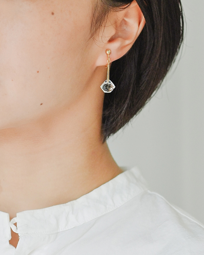 HM　イヤリング　ガンメタブラック　レッド　トライアングル　赤　三角 HMイヤリングガンメタブラックレッドトライアングル赤三角