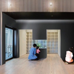 ルノン 幼児の城 32色 Y23-2931〜Y23-2962 【15m/30m/道具付/道具無】HOME ホーム 2023-2026 生のり付き壁紙 （購入単位：セット）|生のり付き壁紙|壁のおしゃれ