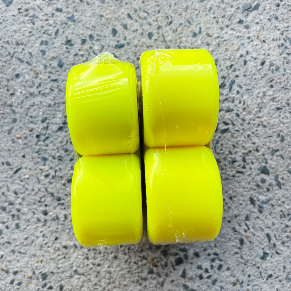 パウエル・ペラルタ POWELL PERALTA<br>69mm SNAKES YELLOW 82A WHEEL<br>ソフトウィール 4個セット ロングボード ダウンヒル オールドスクール スライド スケートボード スケボー sk8 skateboard タイヤ ローラー 車輪 静か 速い【2505】