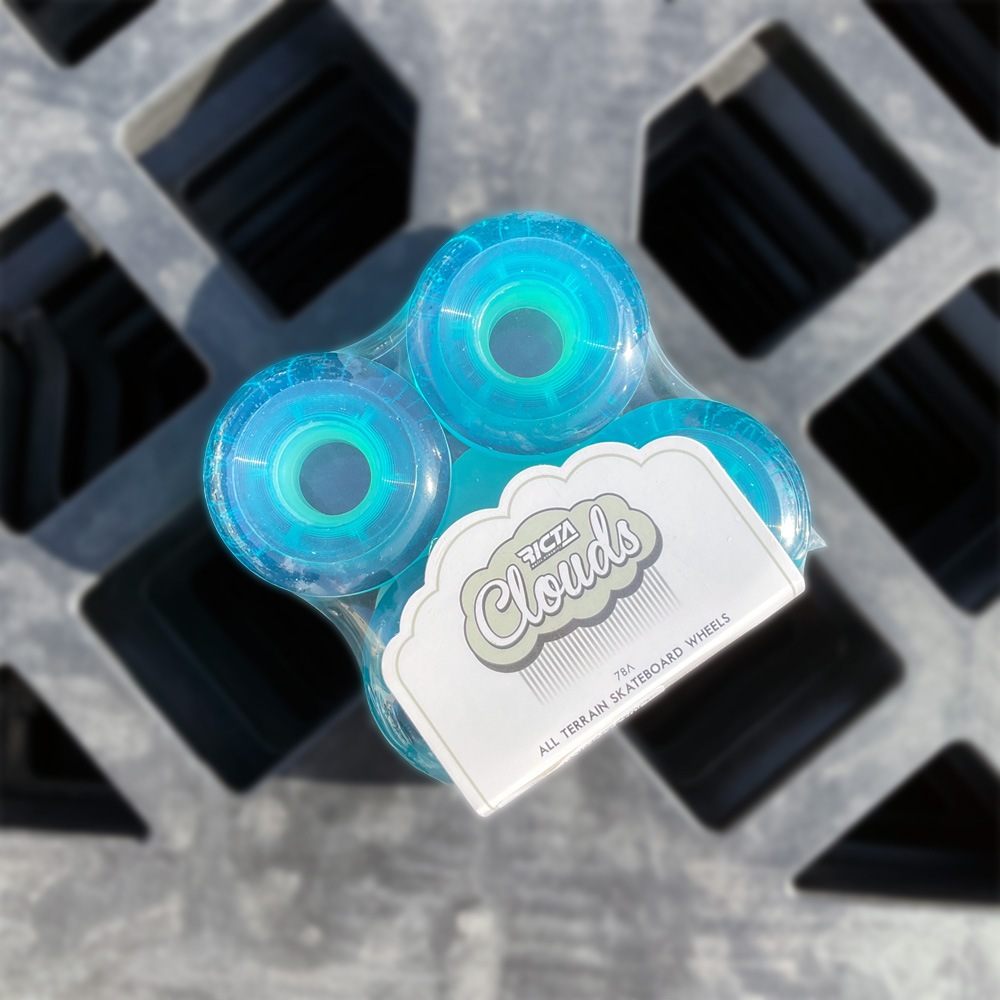 リクタ RICTA<br>55mm CLOUDS TRANSPARENT BLUE GITD 78A WHEELS<br>ソフトウィール 4個セット クラウズ クルーザー フィルマー スケートボード スケボー sk8 skateboard タイヤ ローラー 車輪 静か 速い【2507】