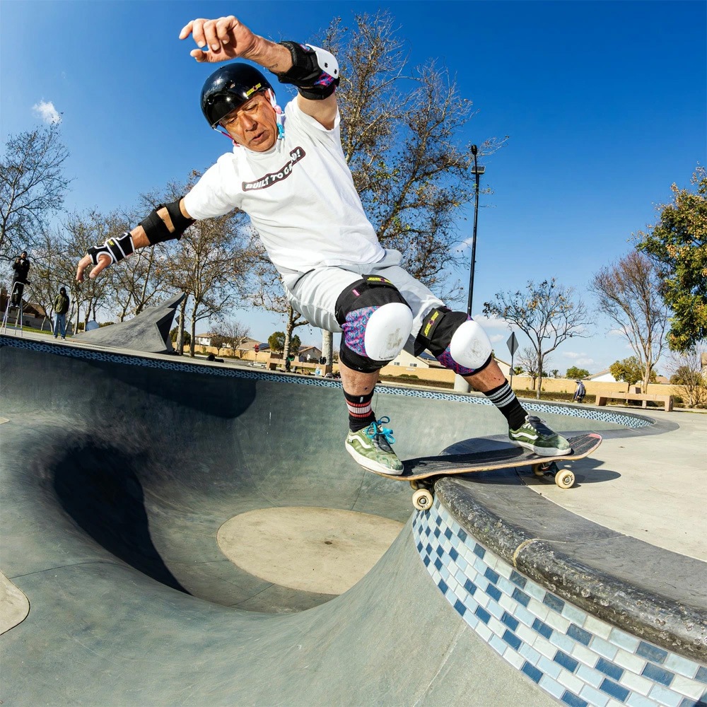 プロテック PRO-TEC<br>LOW PRO CERTIFIED SANTA CRUZ SIGNATURE EDITION GLOSS BLACK<br>ヘルメット サンタクルーズ　コラボ ロープロ グロスブラック プロテクター 大人用 白 PROTEC スケートボード スケボー sk8 skateboard【2504】