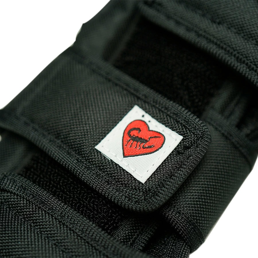 バレット BULLET<br>ADULT PAD SET<br>プロテクターセット リストガード エルボーパッド ニーパッド 左右セット 初心者 スケートボード スケボー sk8 skateboard