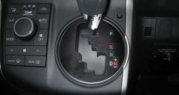 バックスキンルックNEO　シフトパネル　トヨタ　ウィッシュ　ZGE20系　2009.4～（LCBS-SPT10）