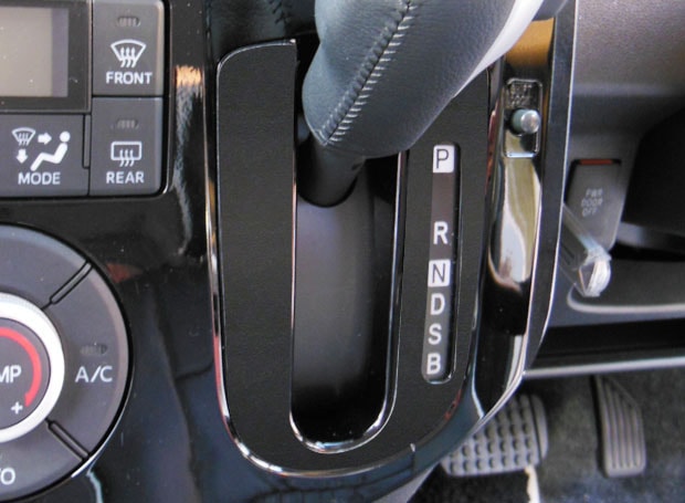 バックスキンルックNEO シフトパネル ダイハツ タントカスタム LA600S 2013.10～2015.4 LCBS-SPD3