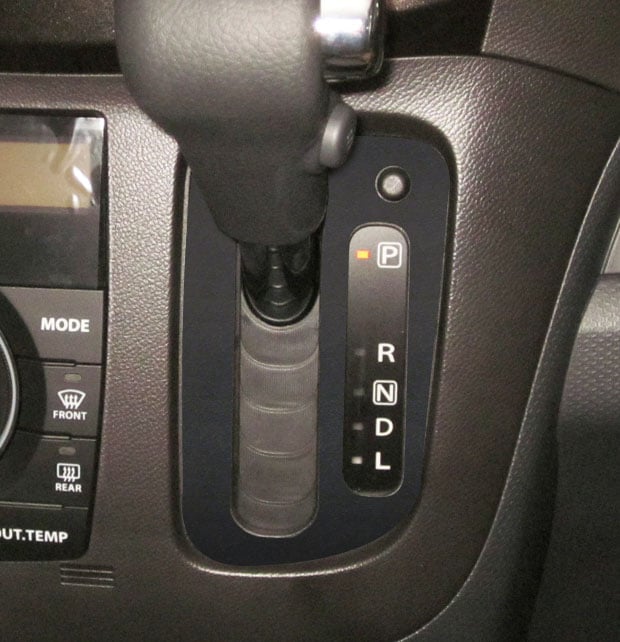 《バックスキンルックNEO》 シフトパネル　ソリオ　MA15S　2011・01～　LCBS-SPSZ2