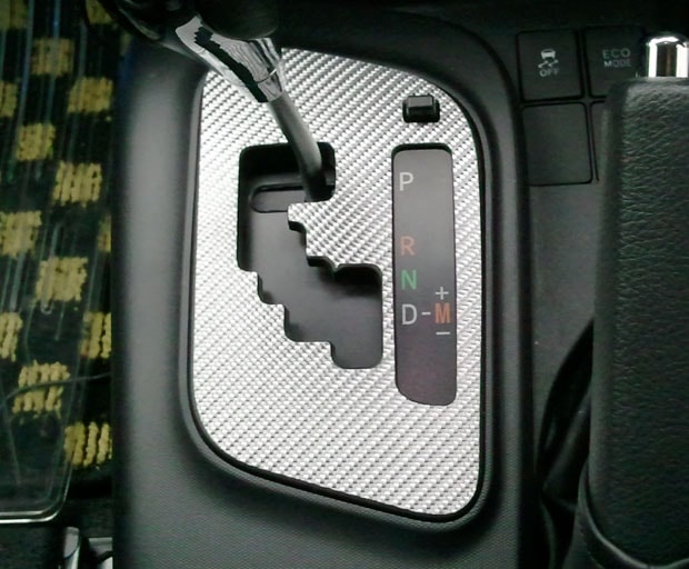 マジカルカーボン　シフトパネル　トヨタ　iQ　KGJ/NGJ10系(130G X 7速シーケンシャルシフトマチック車専用)　2008.11～2016.3（CSPT-15）