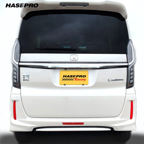 ハセプロ マジカルカーボンＮＥＯ　Ｈ型　リアセンターアクセントガーニッシュ（NRDH-1RED）