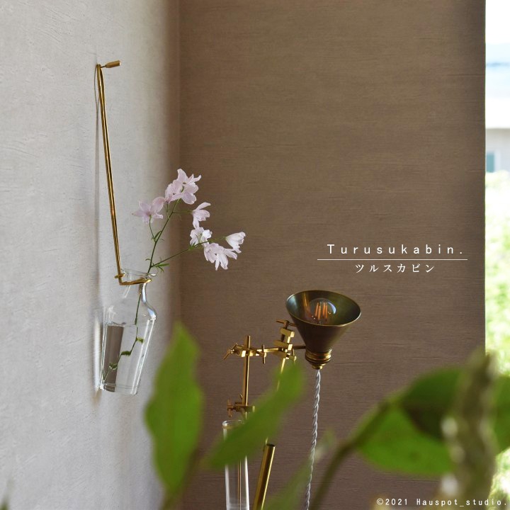 花瓶 ウォールタイプ 真鍮製ハンギングの小瓶ガラスベース ツルスカビン 3デザイン ガラス 北欧 吊るす花瓶 トイレ 玄関 フラワーベース 一輪挿し ブラス グリーンインテリア フラワーベース Hauspot ハウスポット オンライン本店 花瓶 ウォールタイプ 真鍮製ハンギングの小瓶ガラスベース ツルスカビン 3デザイン ガラス 北欧 吊るす花瓶 トイレ 玄関 フラワーベース 一輪挿し ブラス グリーンインテリア フラワーベース Hauspot ハウスポット オンライン本店