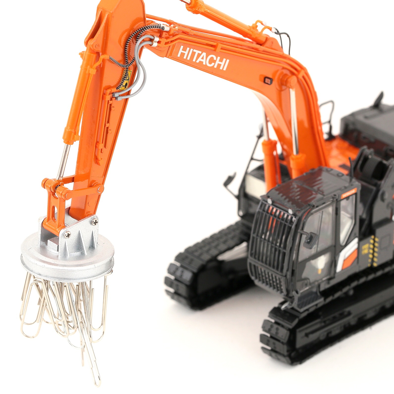 日立建機 油圧ショベル ZX330LC-7 マグネット仕様 | SCALE MODEL