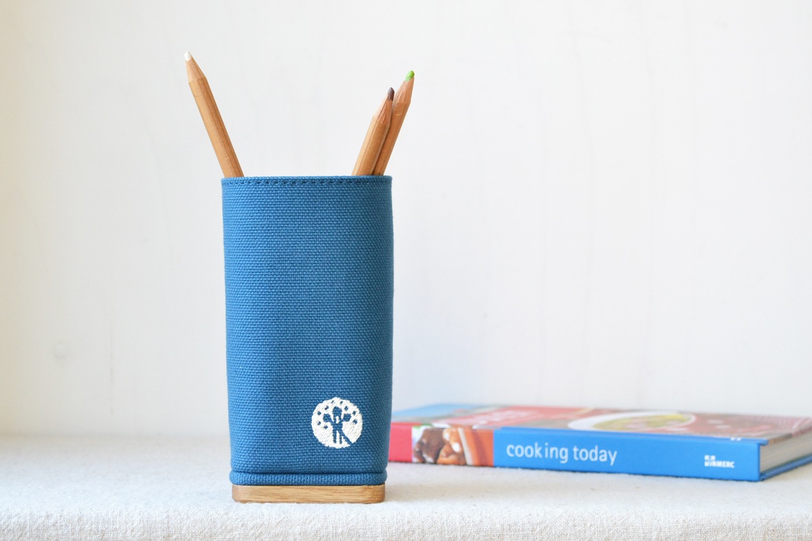 坂本正成|ペンスタンド レインブルー