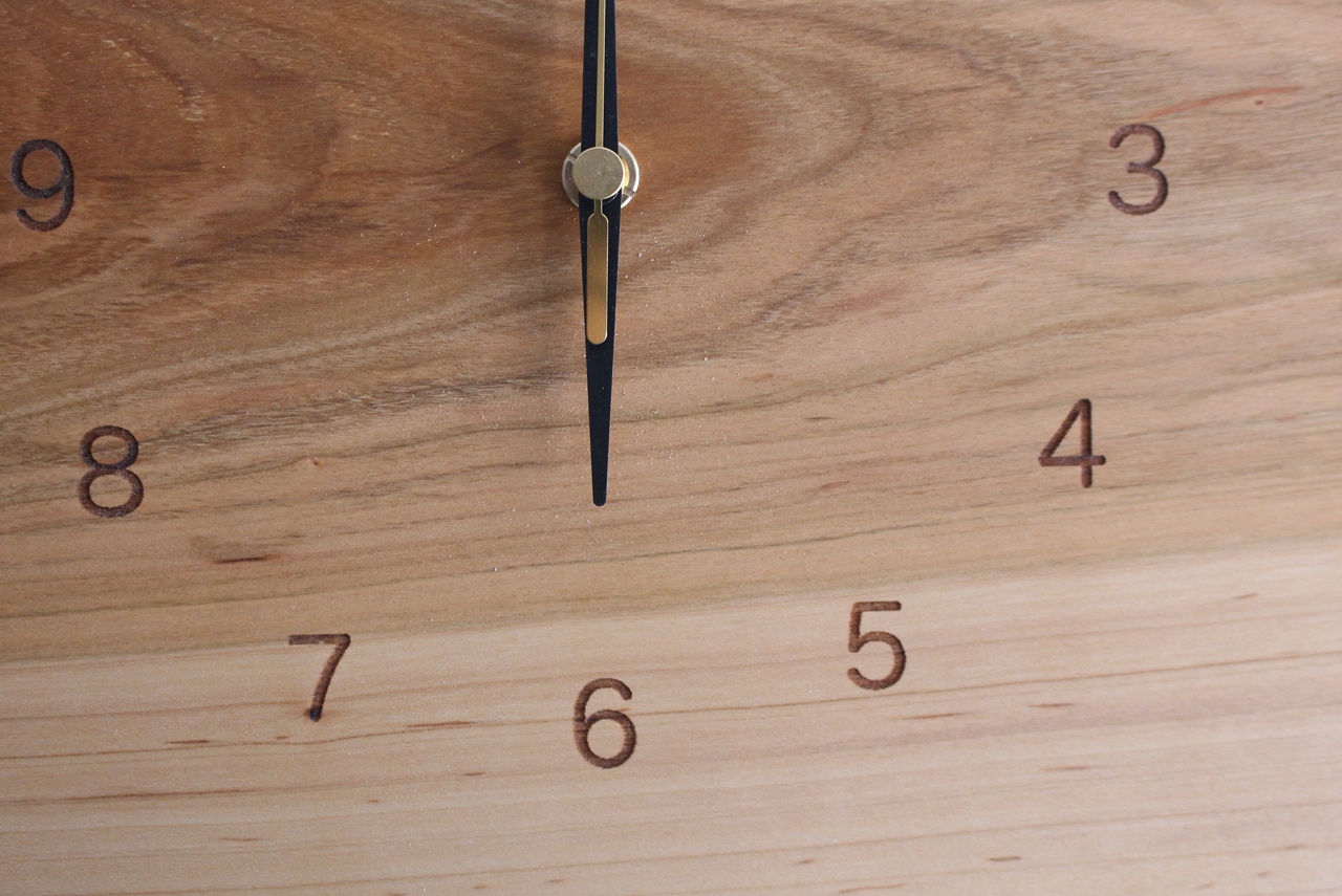 桜の木の掛け時計 (横)