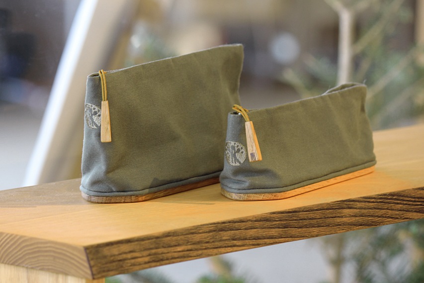 坂本正成|ペンケース[ジッパー大] オリーブ