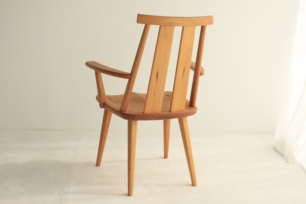 050A クルミアームチェア