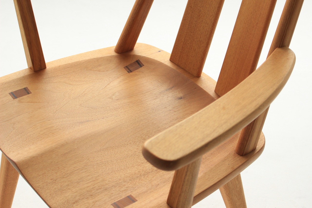 050A クルミアームチェア