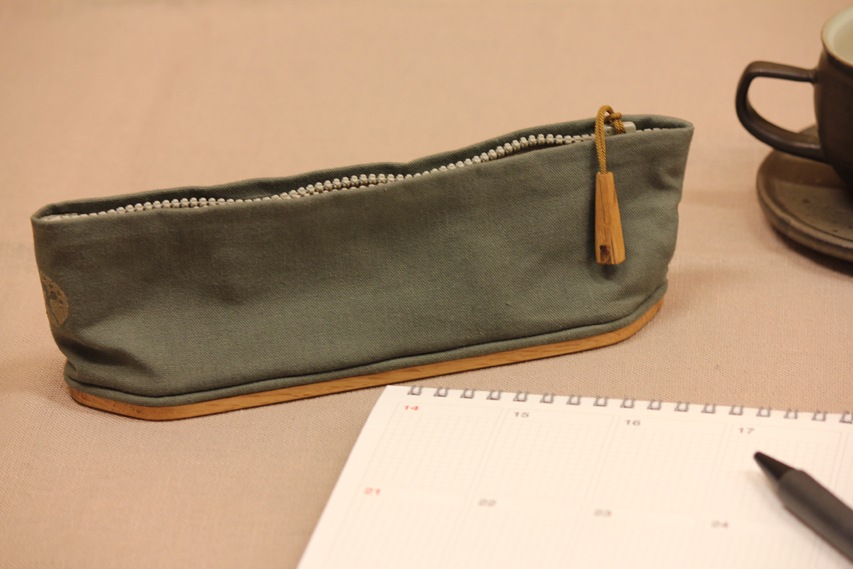 坂本正成|ペンケース[ジッパー小]オリーブ