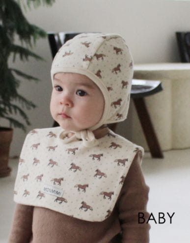 horse and snow square bib