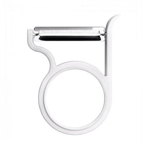 軽い力でスーッと切れるピーラー