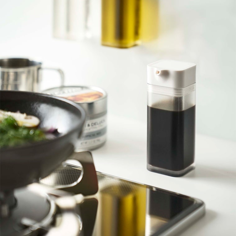 ｔｏｗｅｒ（タワー） マグネットプッシュ式醤油差し　ホワイト