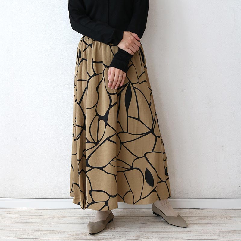 ペイントフラワー柄スカート