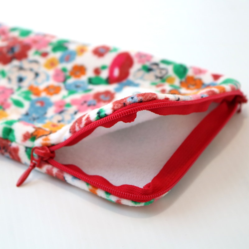 Cath Kidston（キャスキッドソン） タオルポーチ レッド LOVE DITSY