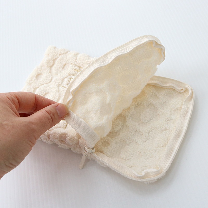 MARY QUANT（マリークヮント）ファスナー付きタオル IV