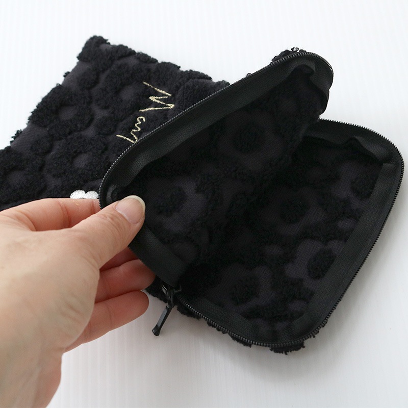 MARY QUANT(マリークヮント)ファスナー付きタオル BK