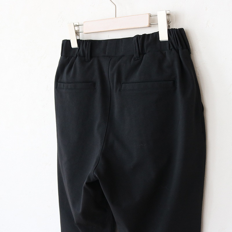 【3/15まで1000円引】トリックジップ きれいめポンチのタックテーパードパンツ BK