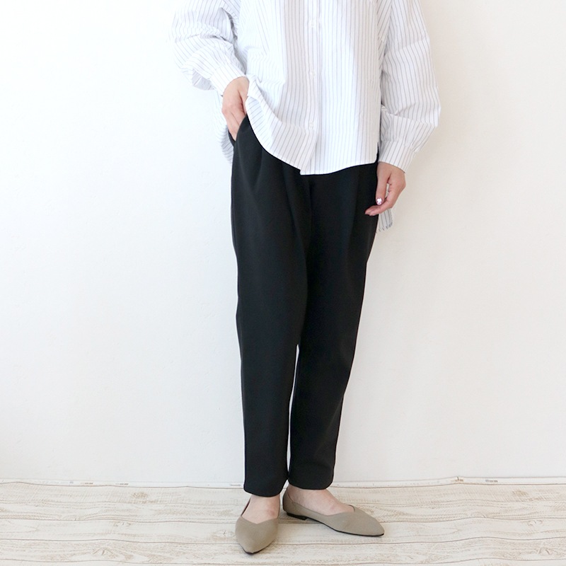 【3/15まで1000円引】トリックジップ きれいめポンチのタックテーパードパンツ BK
