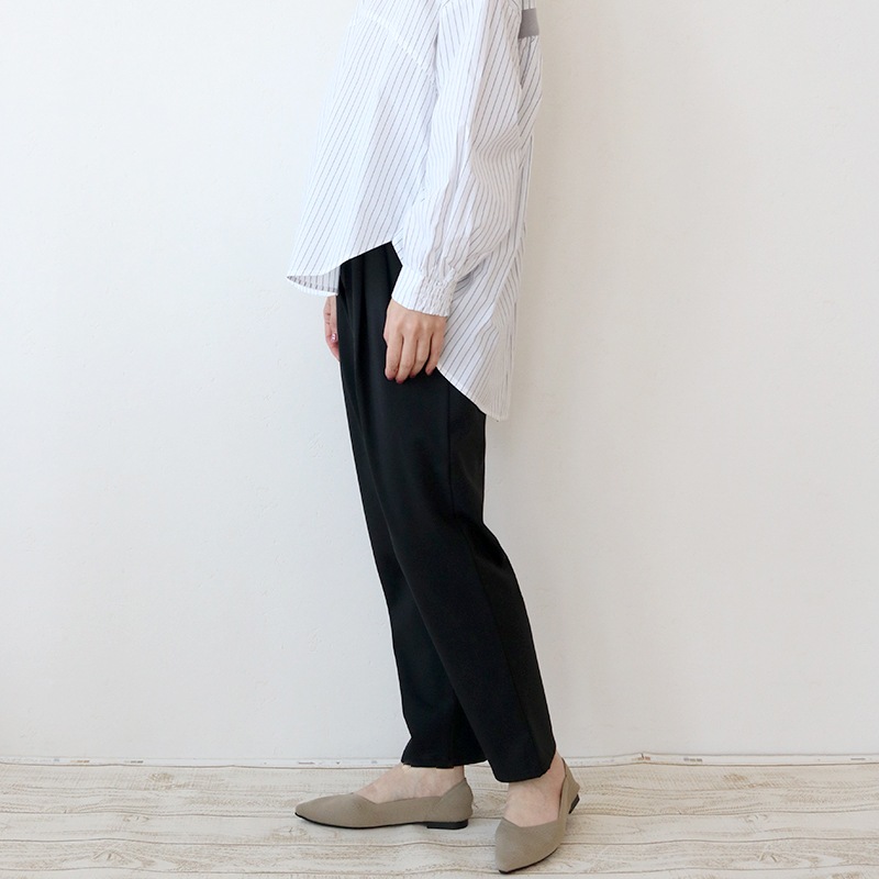 【3/15まで1000円引】トリックジップ きれいめポンチのタックテーパードパンツ BK