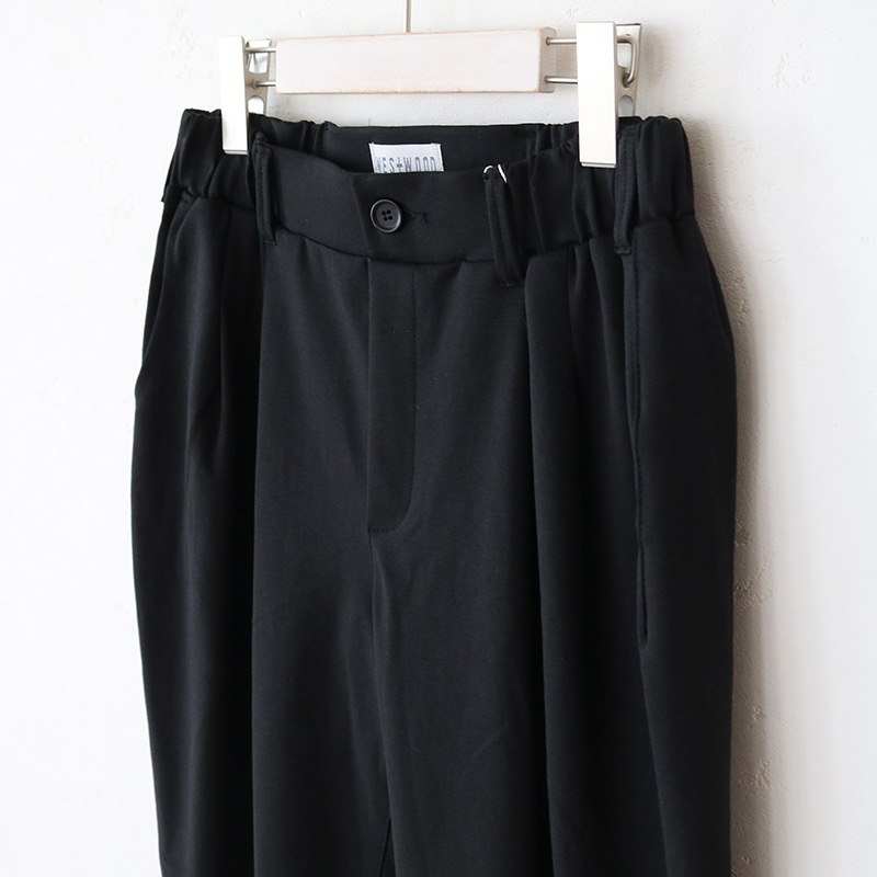 【3/15まで1000円引】トリックジップ きれいめポンチのタックテーパードパンツ BK