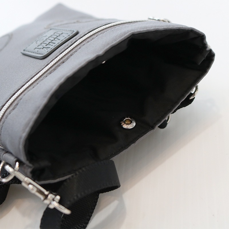 MARY QUANT(マリークヮント)ポーチ 8460001