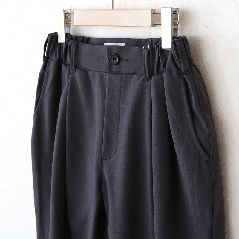 【3/15まで1000円引】トリックジップ きれいめポンチのタックテーパードパンツ CGY