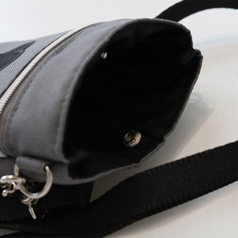 MARY QUANT（マリークヮント）ポーチ 8470001