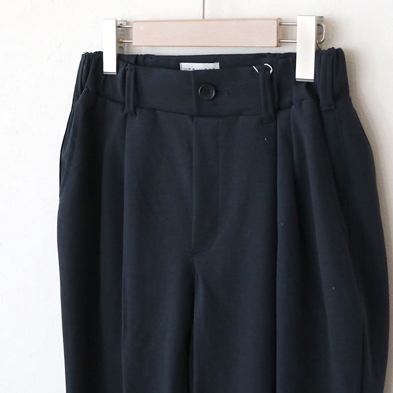 【3/15まで1000円引】トリックジップ きれいめポンチのタックテーパードパンツ NV