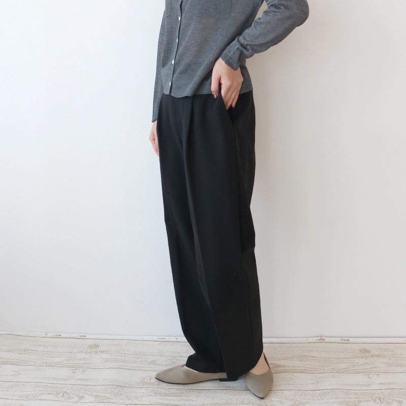 【3/15まで1000円引】トリックジップ きれいめポンチのタックストレートパンツ BK