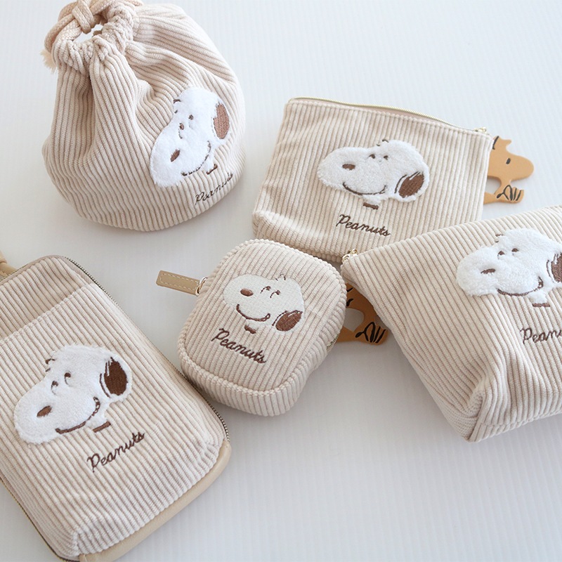 PEANUTS ふわふわワッペンコスメポーチ|スヌーピー | すべての商品 | ハンプティーダンプティー公式通販