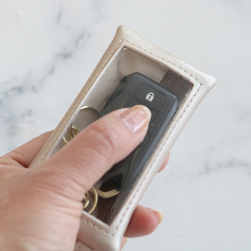 【3月上旬お届け】メタリック　キーポーチ　ＧＫＰ００１４　ＧＤ