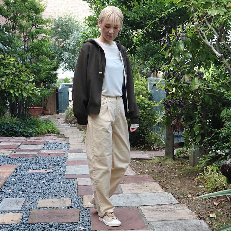 トリックジップ ピーチライクコットンのタックパンツ BE | ハンプ