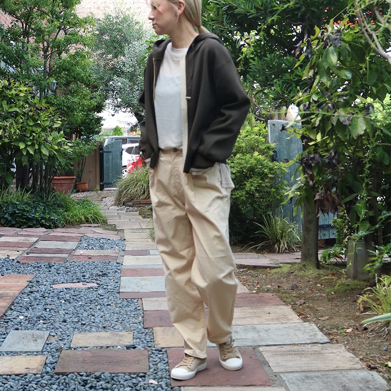トリックジップ ピーチライクコットンのタックパンツ BE