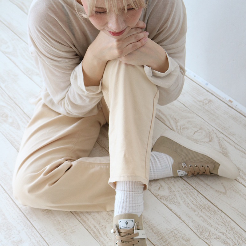トリックジップ ピーチライクコットンのタックパンツ BE