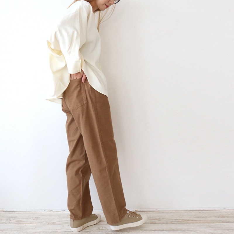 トリックジップ ピーチライクコットンのタックパンツ CAMEL | ハンプ