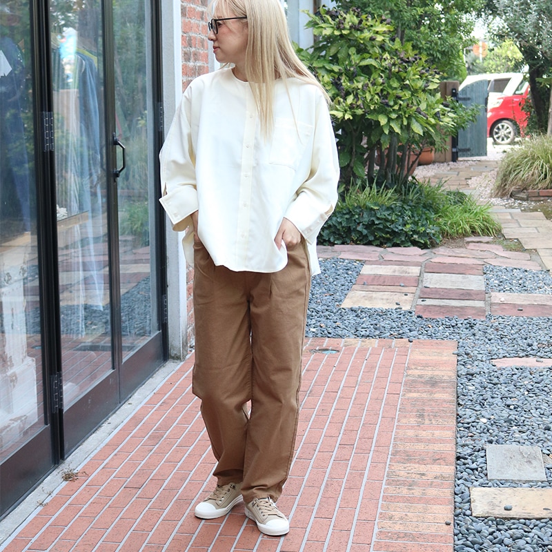 トリックジップ ピーチライクコットンのタックパンツ CAMEL | ハンプ