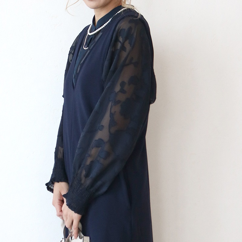 シャーリングブラウス