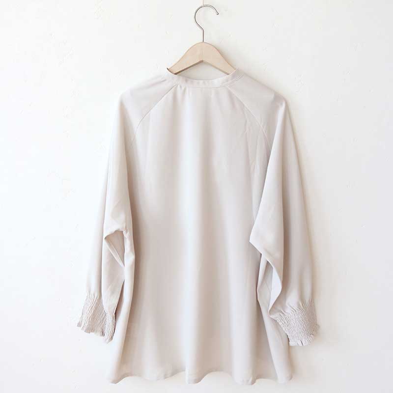シャーリングブラウス