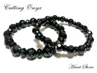 【黒には黒！】漆黒に輝く大粒カットオニキス（数珠系）|お試しパワーストーン